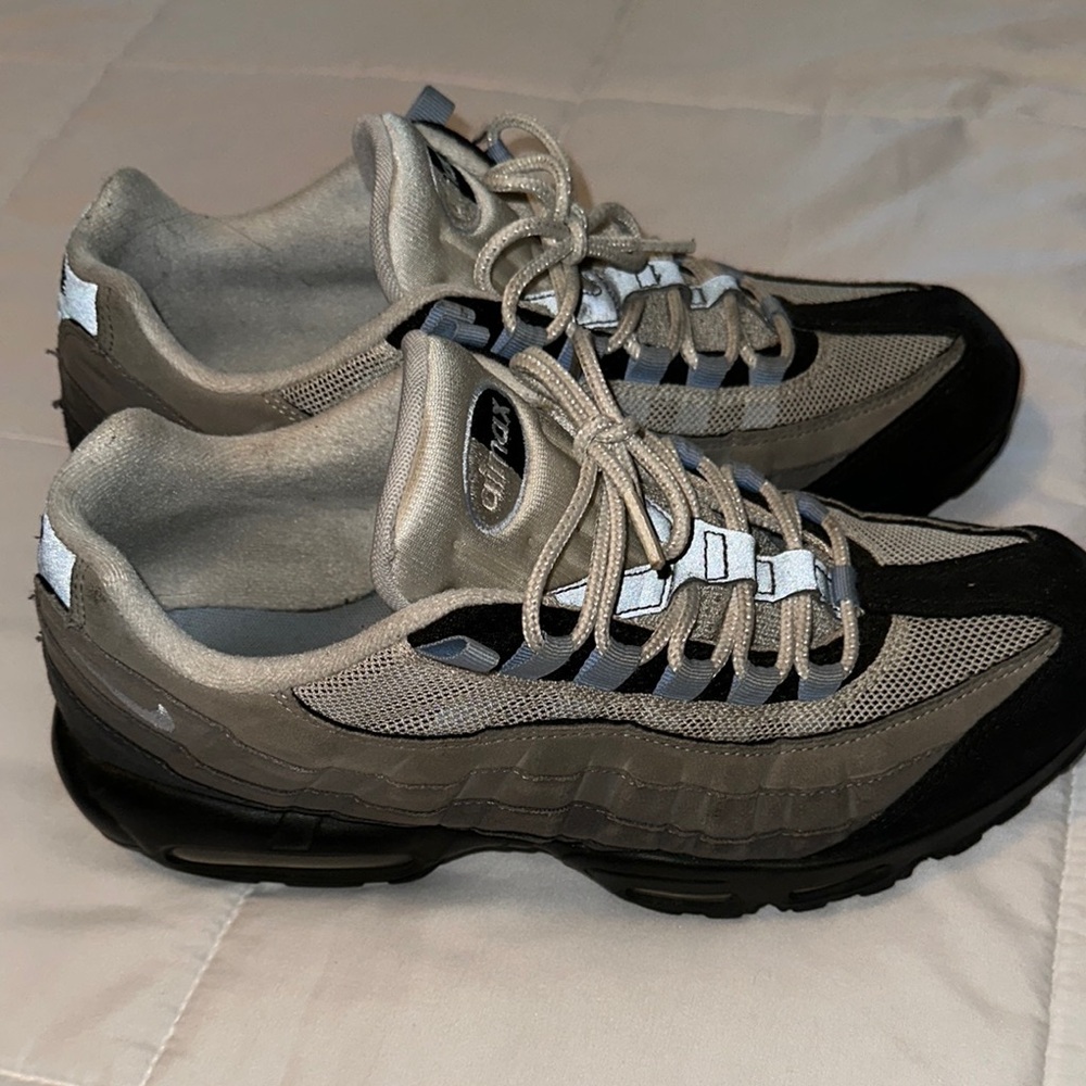 Men's Nike Air Max 95 Black and Gray Sneakers